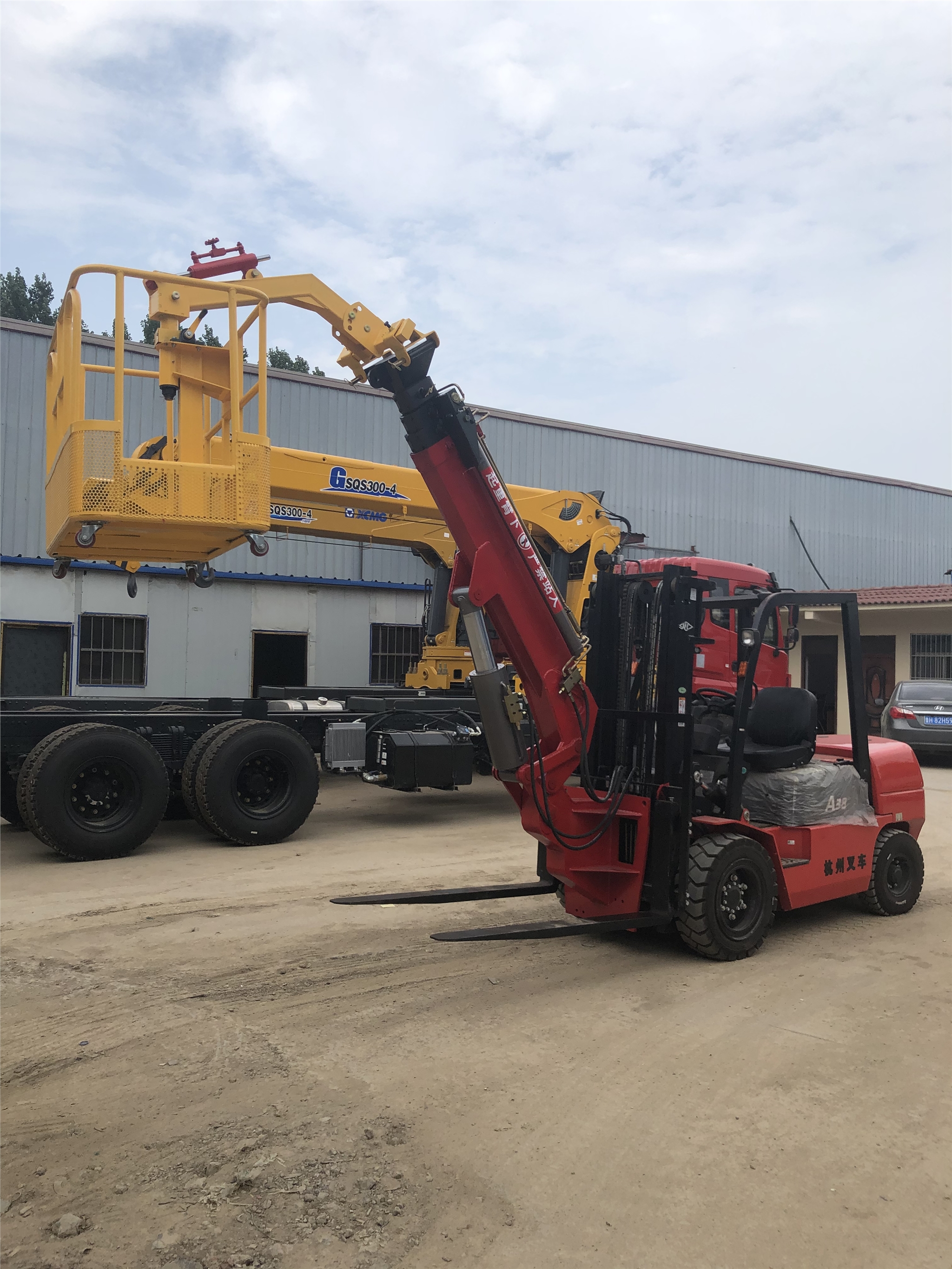 6噸與7噸叉車直臂吊、飛臂吊廠家價(jià)格解析及園林用叉車租賃指南